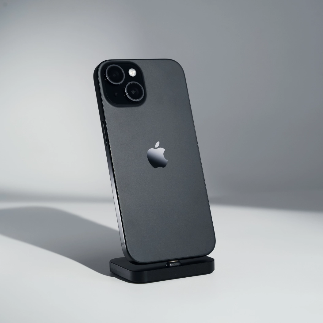 Смартфон Apple iPhone 15 256 GB Black - фото товара